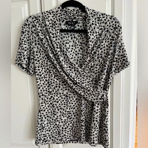 DKNY black and white print wrap top!